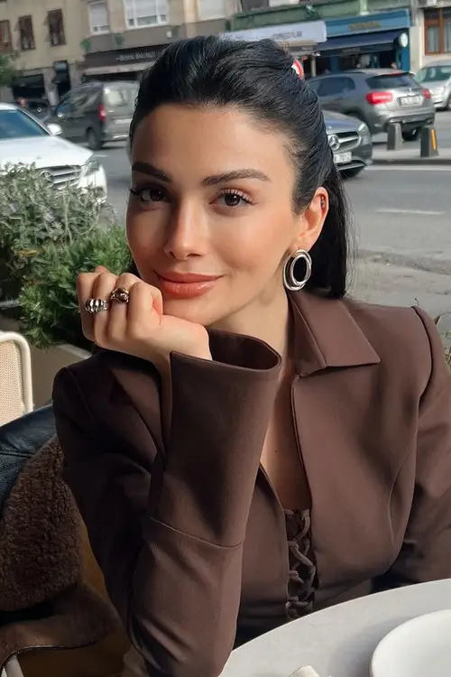 Özge Yağız